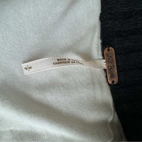 Free People: super cute: snap button: black Small : sweater: collegiate look - Picture 10 of 11